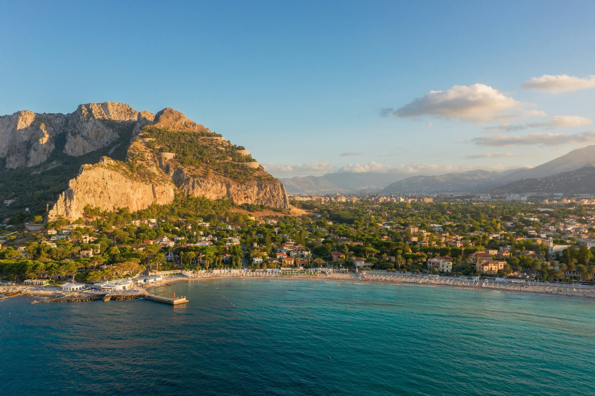 Appartamenti e ville per vacanze a Palermo e sul golfo — Apartments in Sicily