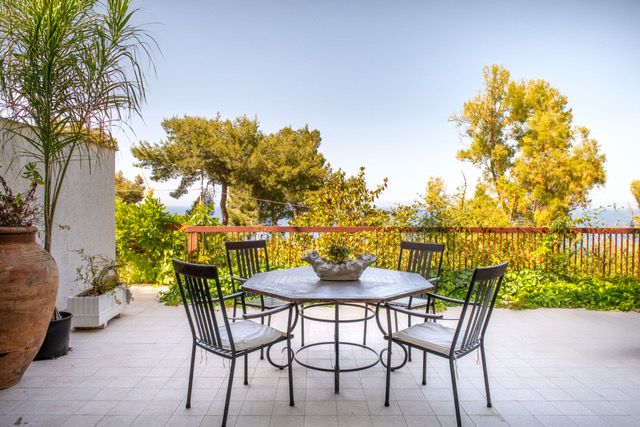 Moncada Suites & Apartments