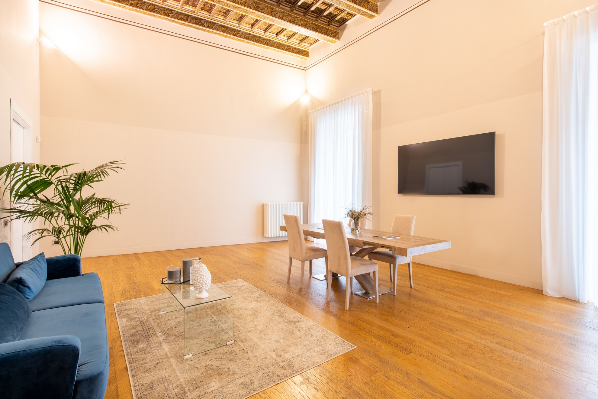 Soggiorno di un lussuoso appartamento gestito da Apartments in Sicily